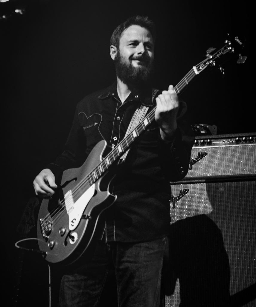 Vi.Be 2 R E D R E D - Chris